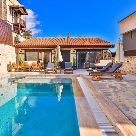 Lisburn Is A Luxury And Artistic For 6 People In Kalkan كاس